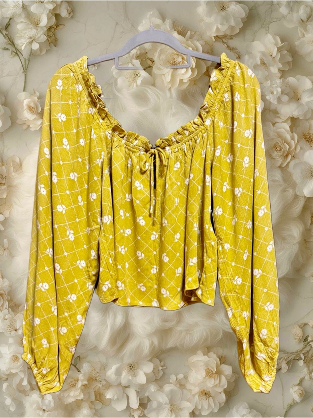 Billabong NWT Light Green Floral Off-Shoulder Tie-Front Top size Large